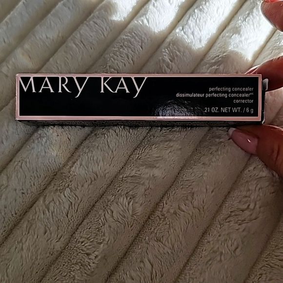 Mary Kay New, Never Used Perfecting Concealer Light Beige .21 OZ. - Picture 1 of 2